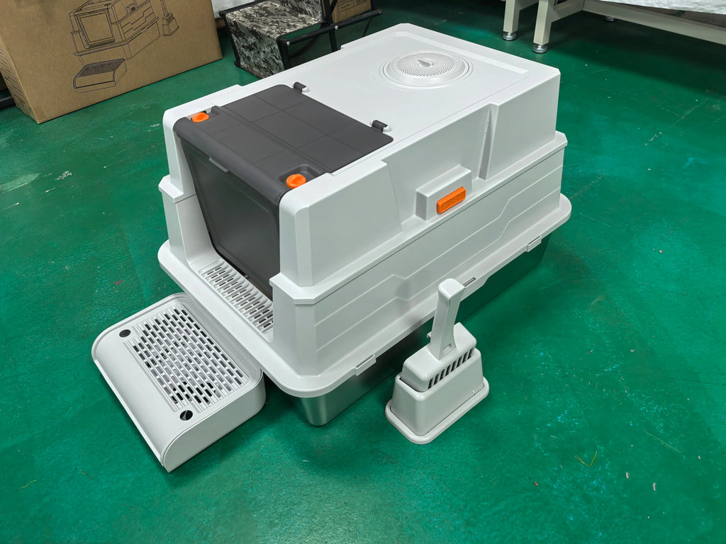 Stainless steel litter box with lid, extra-large enclosed kitty litter pan, equipped with steps and a litter scoop,